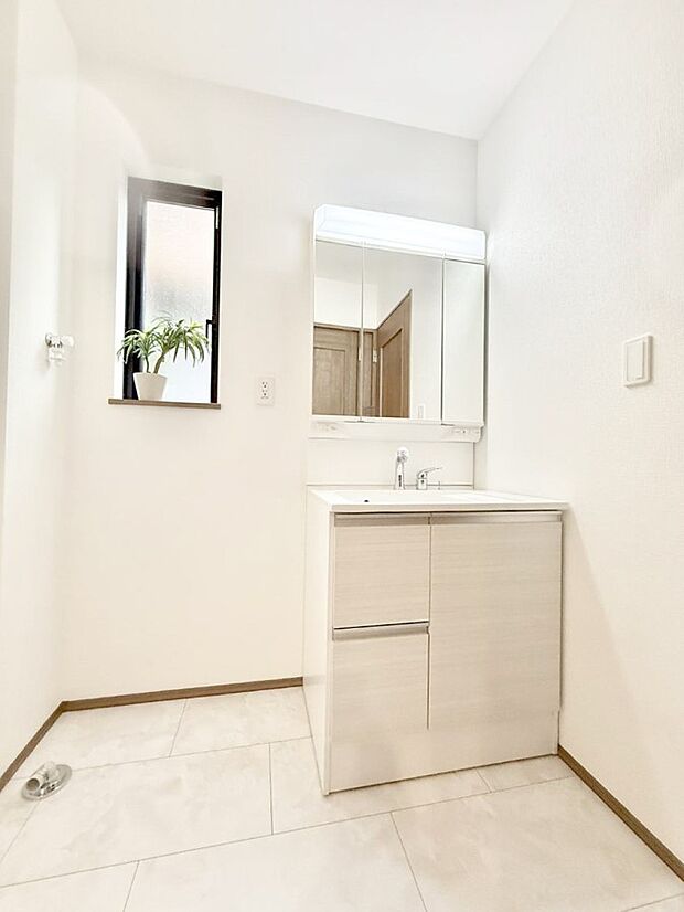 ■明るい洗面所は毎朝の歯磨きも楽しくできちゃいそうです♪