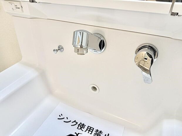 ■細かい部分まで洗いやすく便利なハンドシャワー付き