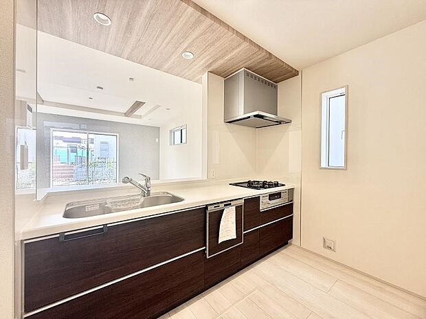 ■シンプルで機能的、毎日使いやすいキッチン