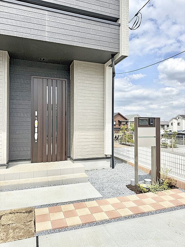 1号棟 ■ シンプルで美しく、住まいの第一印象を彩る玄関です