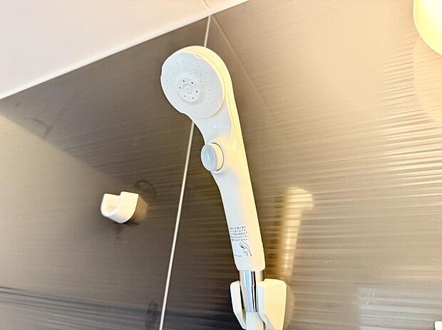 ■手元で簡単に止水できるため、水の無駄遣いを減らすことができます。
