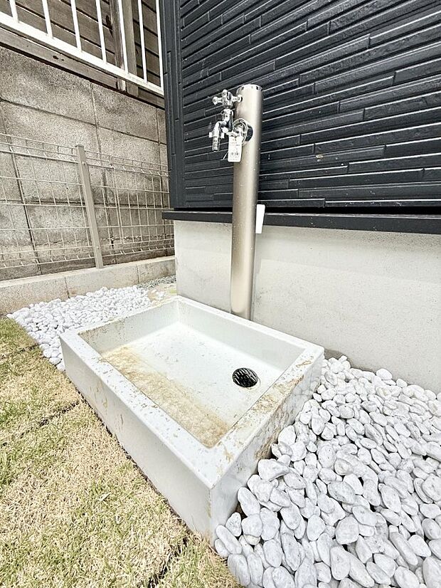 ■ガーデニングや洗車などの際に大活躍な屋外立水栓