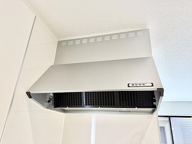 ■フードに覆われている為、匂いが換気扇に誘導され、効率的に排煙ができます