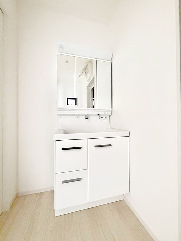 ■明るい洗面所は毎朝の歯磨きも楽しくできちゃいそうです♪