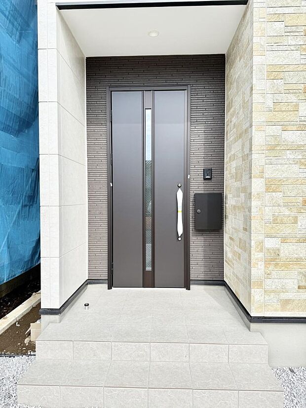 ■ シンプルで美しく、住まいの第一印象を彩る玄関です