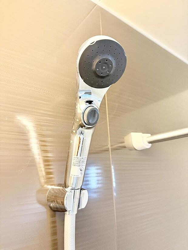 ■手元で簡単に止水できるため、水の無駄遣いを減らすことができます。