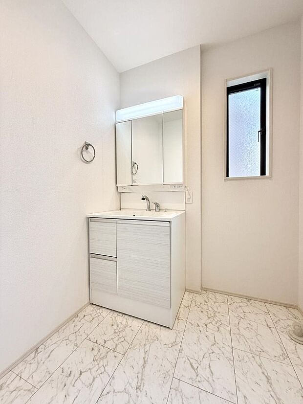 ■明るい洗面所は毎朝の歯磨きも楽しくできちゃいそうです♪