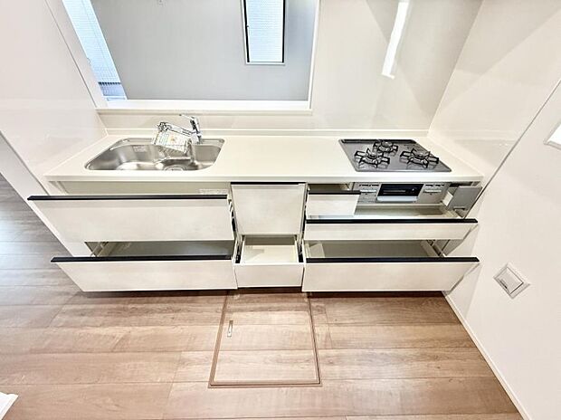 ■シンプルで機能的、毎日使いやすいキッチン