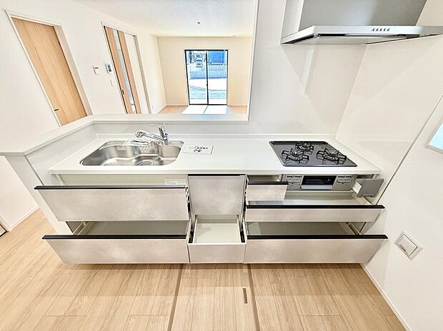 ■シンプルで機能的、毎日使いやすいキッチン