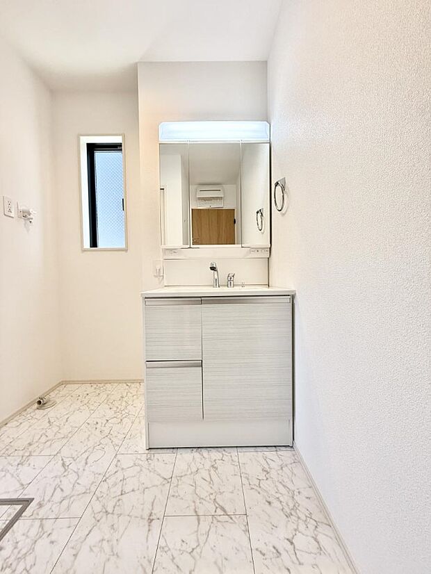 ■明るい洗面所は毎朝の歯磨きも楽しくできちゃいそうです♪