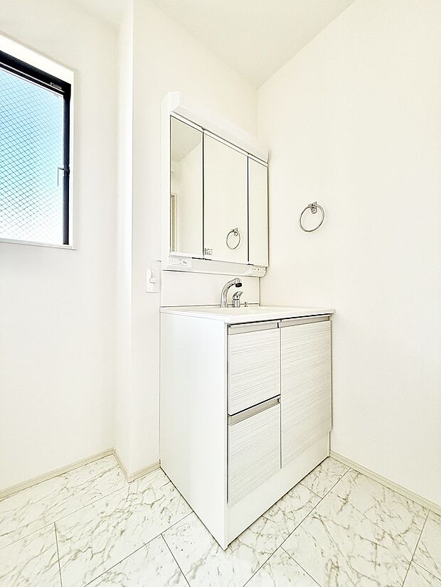 ■明るい洗面所は毎朝の歯磨きも楽しくできちゃいそうです♪