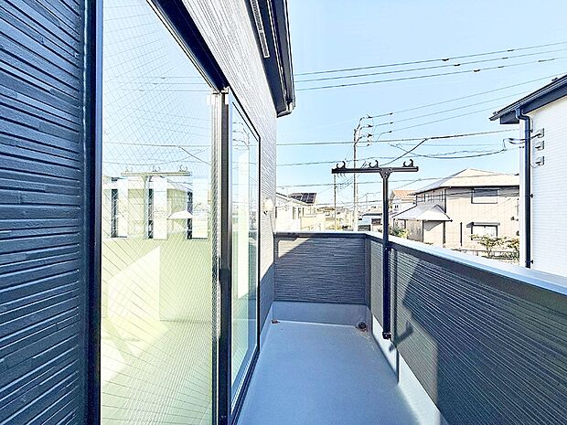■ 心地よい風と光を感じる、くつろぎのバルコニー