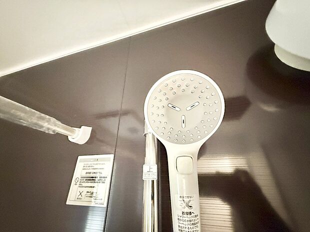 ■手元で簡単に止水できるため、水の無駄遣いを減らすことができます。