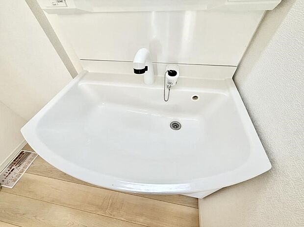 ■細かい部分まで洗いやすく便利なハンドシャワー付き