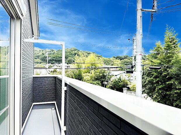1号棟 ■ 心地よい風と光を感じる、くつろぎのバルコニー