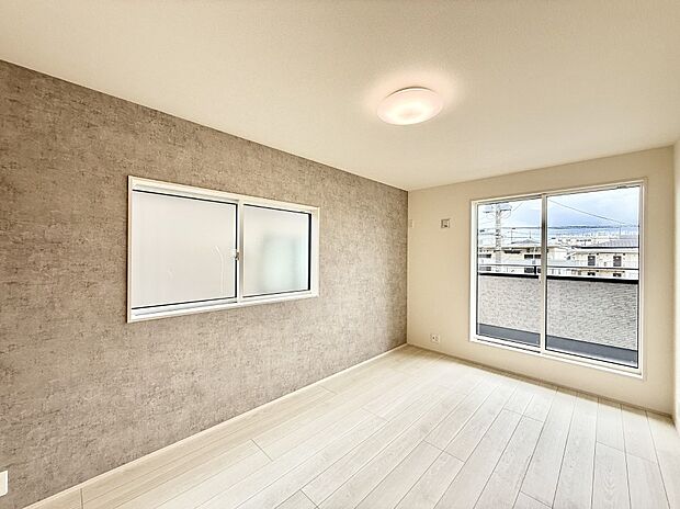 1号棟  ■落ち着いた色合いのお部屋で穏やかな時間を楽しめます