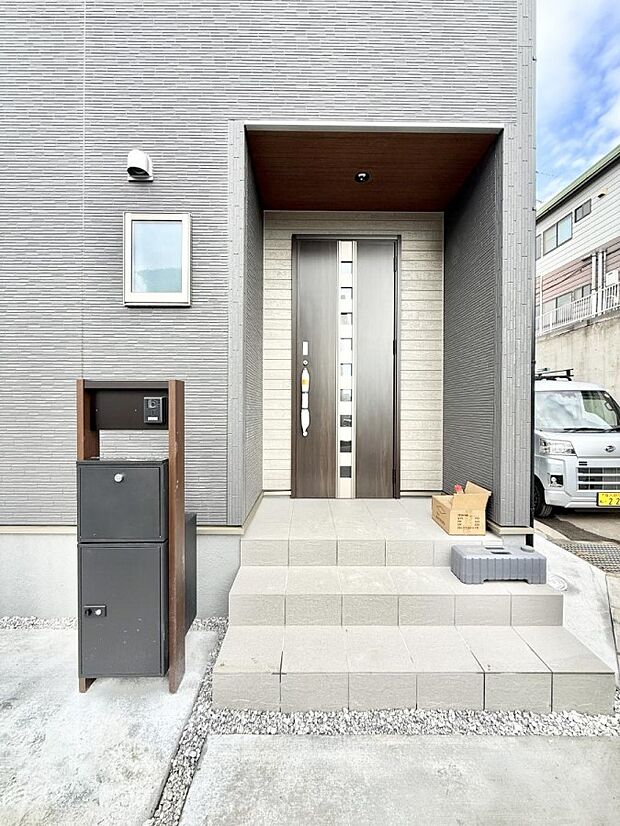 ■ 家族とゲストをやさしく迎える、心温まる玄関