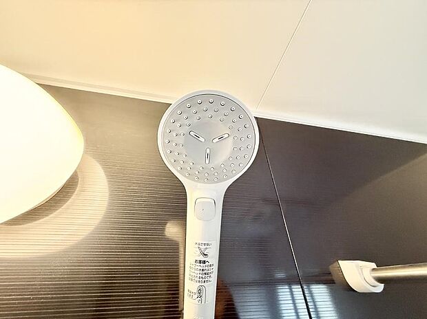 ■手元で簡単に止水できるため、水の無駄遣いを減らすことができます。