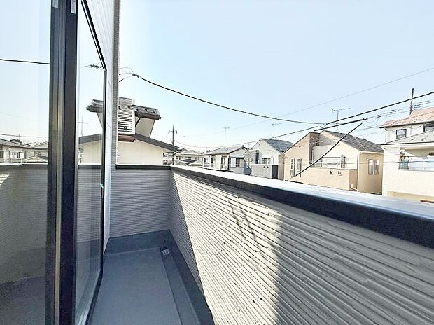 1号棟 ■ 季節の移ろいを感じられる開放的な空間です