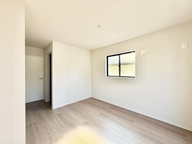 1号棟 ■落ち着いた色合いのお部屋で穏やかな時間を楽しめます