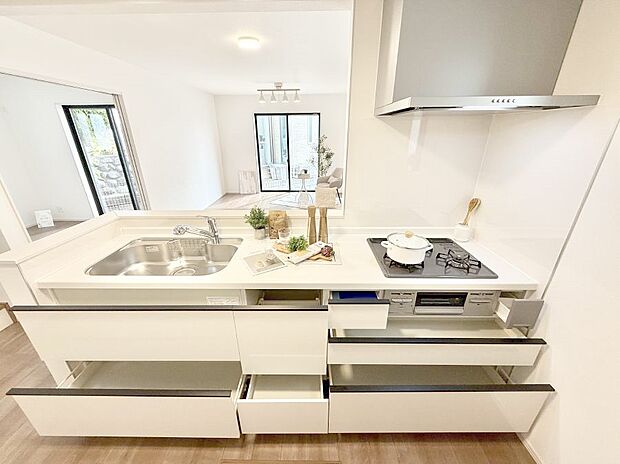 ■シンプルで機能的、毎日使いやすいキッチン