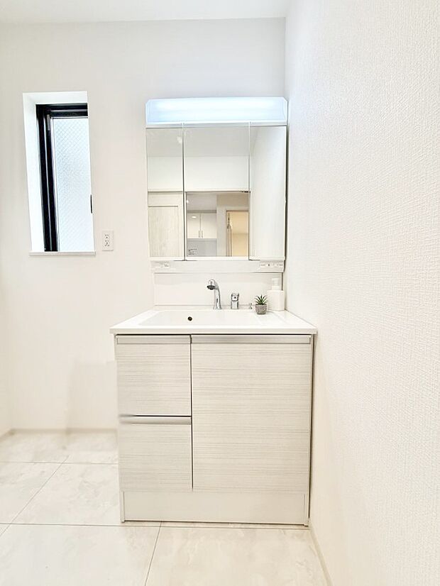 ■明るい洗面所は毎朝の歯磨きも楽しくできちゃいそうです♪