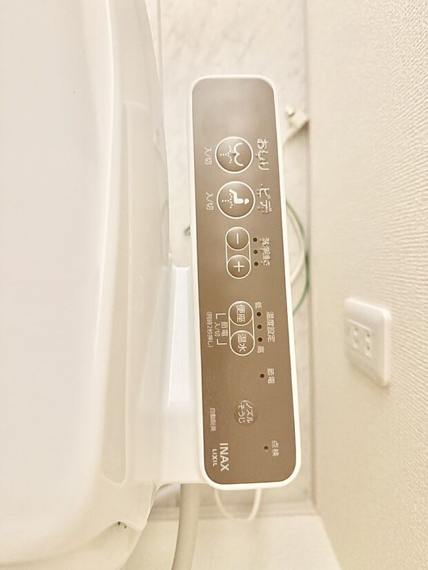 ■温水洗浄で快適、清潔感が保たれるシャワートイレ