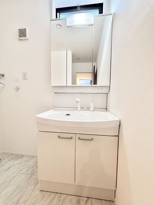 ■明るい洗面所は毎朝の歯磨きも楽しくできちゃいそうです♪