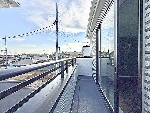 ■ 心地よい風と光を感じる、くつろぎのバルコニー