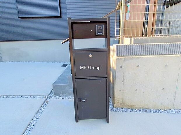 ■留守でも安心、荷物をしっかり受け取る宅配ポスト