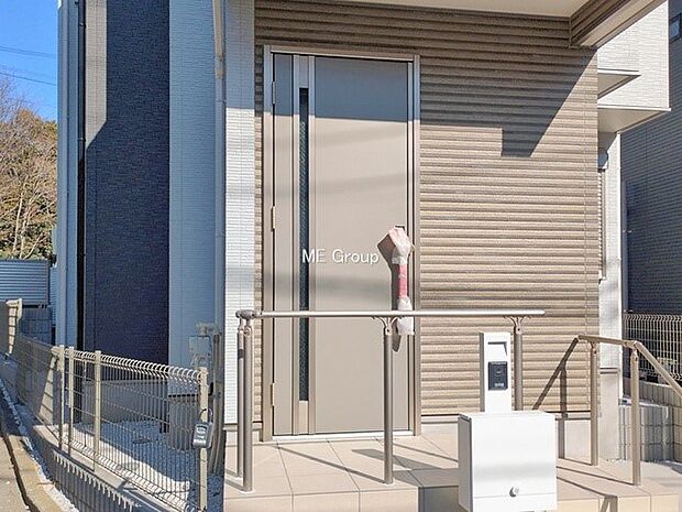 ■ シンプルで美しく、住まいの第一印象を彩る玄関です