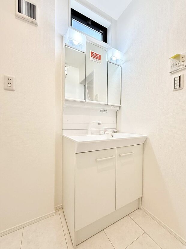 ■明るい洗面所は毎朝の歯磨きも楽しくできちゃいそうです♪