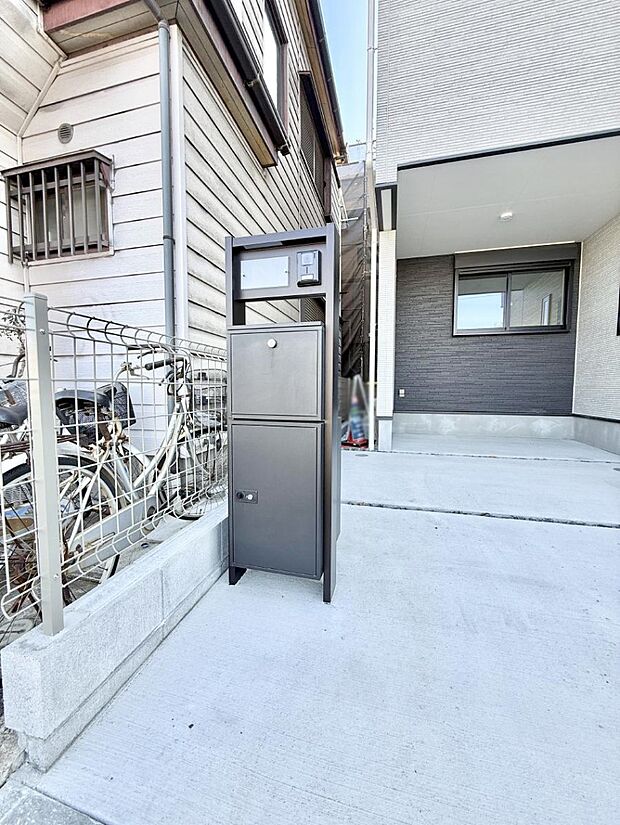 ■不在時でも荷物が受け取れる便利な宅配ボックス