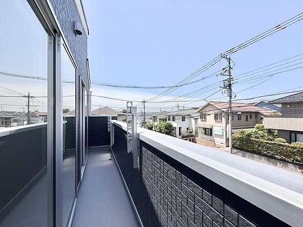 1号棟 ■ 季節の移ろいを感じられる開放的な空間です