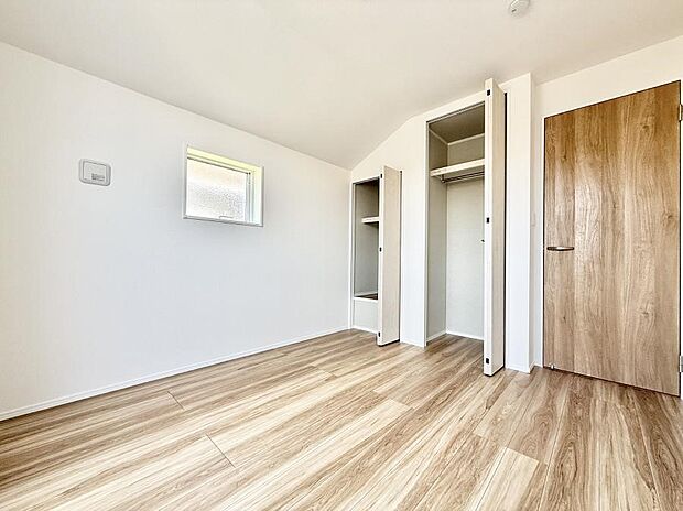 1号棟 ■落ち着いた色合いのお部屋で穏やかな時間を楽しめます