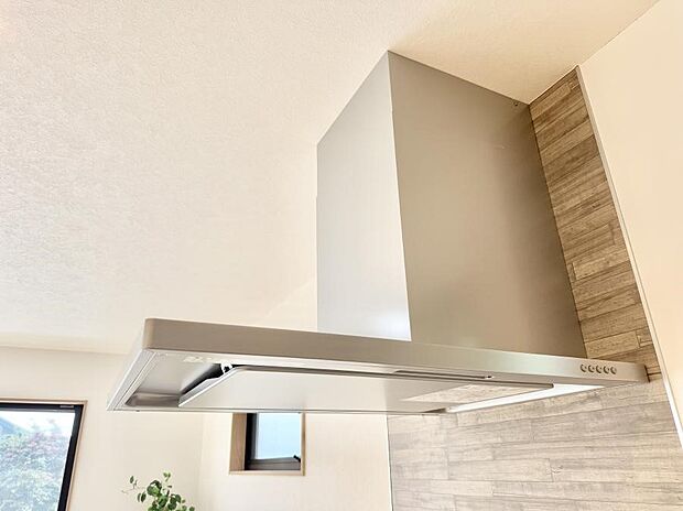■フードに覆われている為、匂いが換気扇に誘導され、効率的に排煙ができます