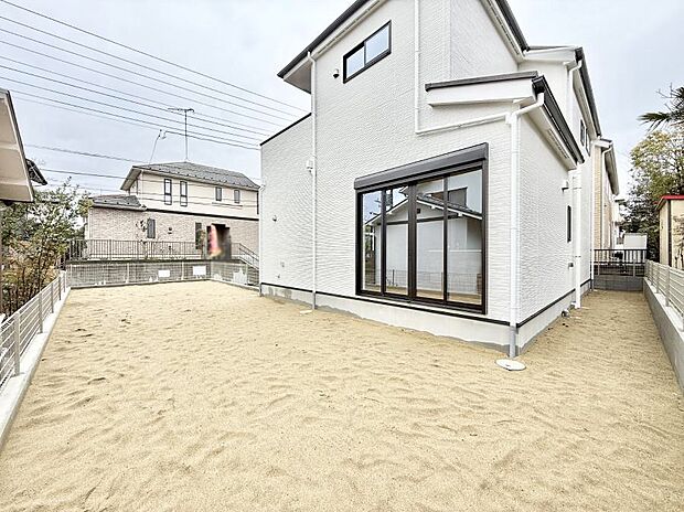 ■敷地内にゆとりある緑のスペースがあり、穏やかな雰囲気です