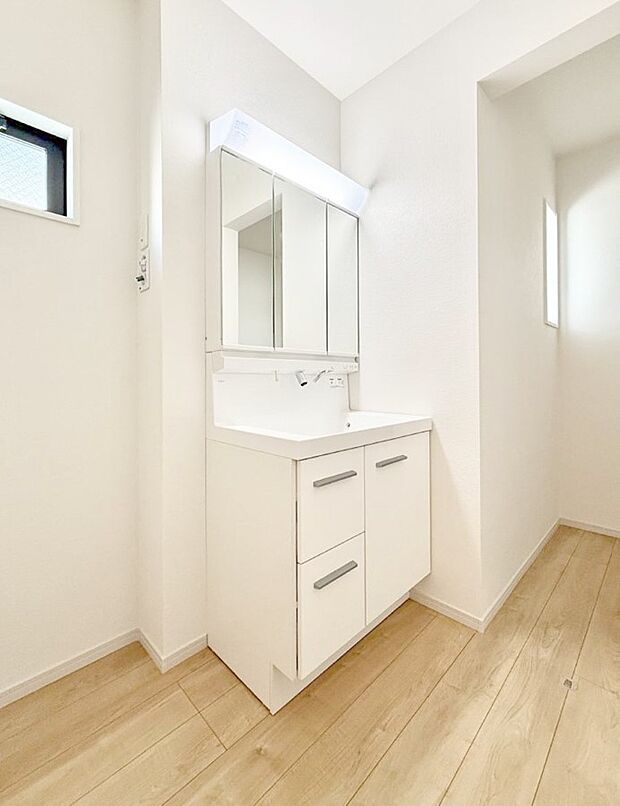 ■明るい洗面所は毎朝の歯磨きも楽しくできちゃいそうです♪