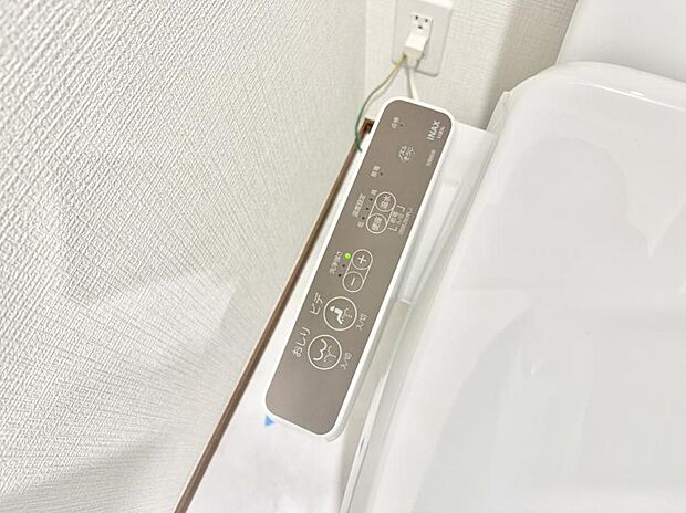 ■温水洗浄で快適、清潔感が保たれるシャワートイレ