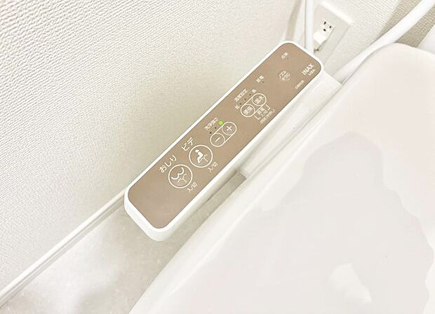 ■温水洗浄で快適、清潔感が保たれるシャワートイレ