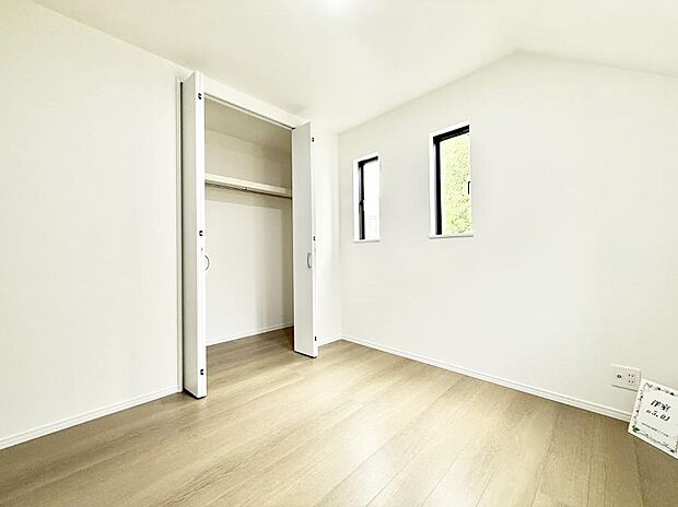 F号棟 ■落ち着いた色合いのお部屋で穏やかな時間を楽しめます