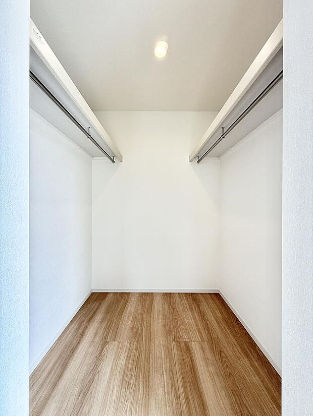 ■WIC付きで衣類も荷物もまとめて収納できる便利な空間です