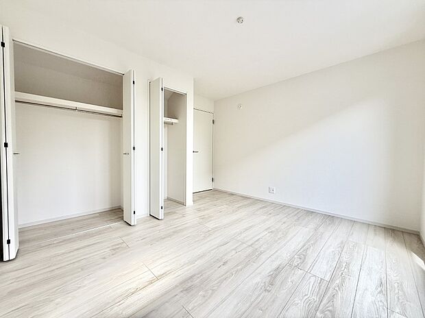 2号棟 ■落ち着いた色合いのお部屋で穏やかな時間を楽しめます