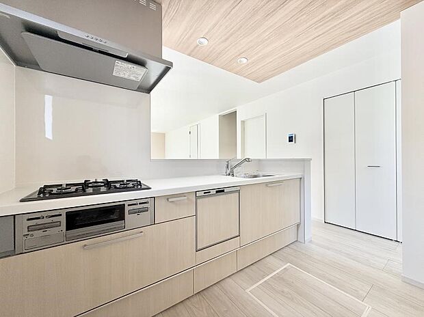 ■シンプルで機能的、毎日使いやすいキッチン