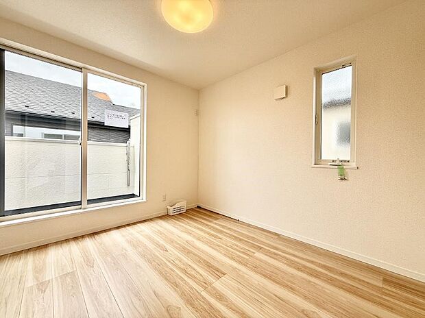 1号棟  ■落ち着いた色合いのお部屋で穏やかな時間を楽しめます