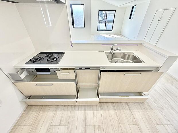■シンプルで機能的、毎日使いやすいキッチン