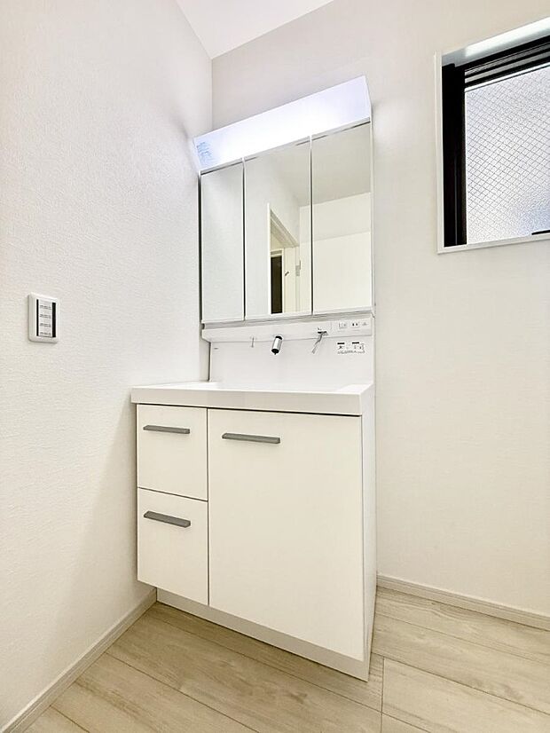 ■明るい洗面所は毎朝の歯磨きも楽しくできちゃいそうです♪