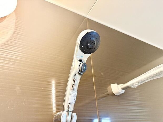 ■手元で簡単に止水できるため、水の無駄遣いを減らすことができます。