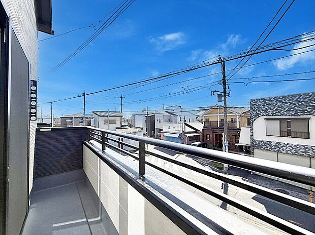 ■ 心地よい風と光を感じる、くつろぎのバルコニー