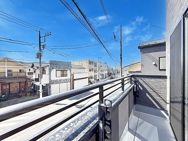 ■ 心地よい風と光を感じる、くつろぎのバルコニー